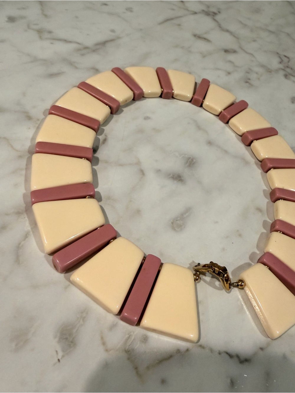 Napier Necklace: Book Piece, Ivory & Lilac Choker, 16 Inches, 1980s Jewelry - Picture 6 of 8